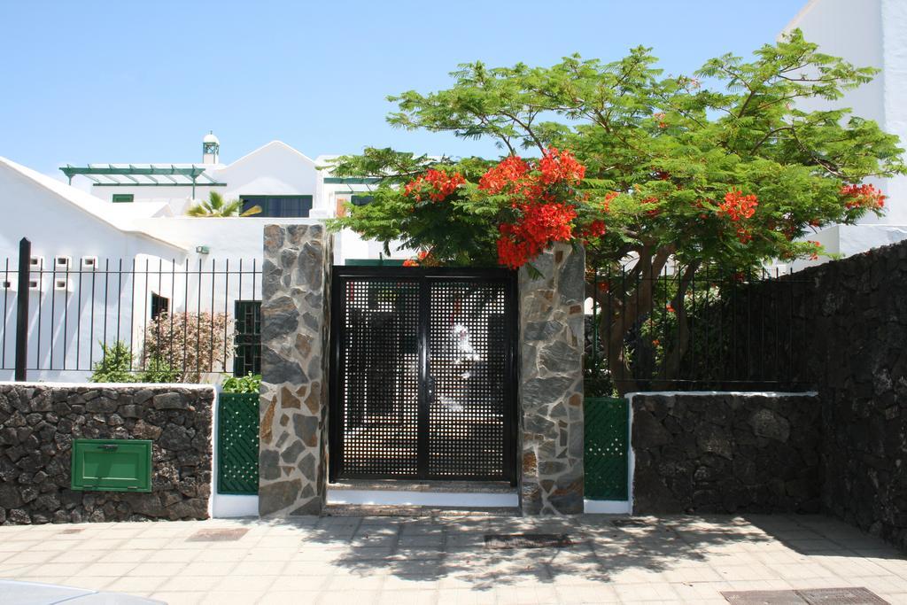 Apartamentos Las Acacias بويرتو ذيل كارمين المظهر الخارجي الصورة
